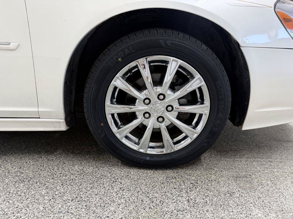 Used 2010 Buick Lucerne CXL FWD image 36