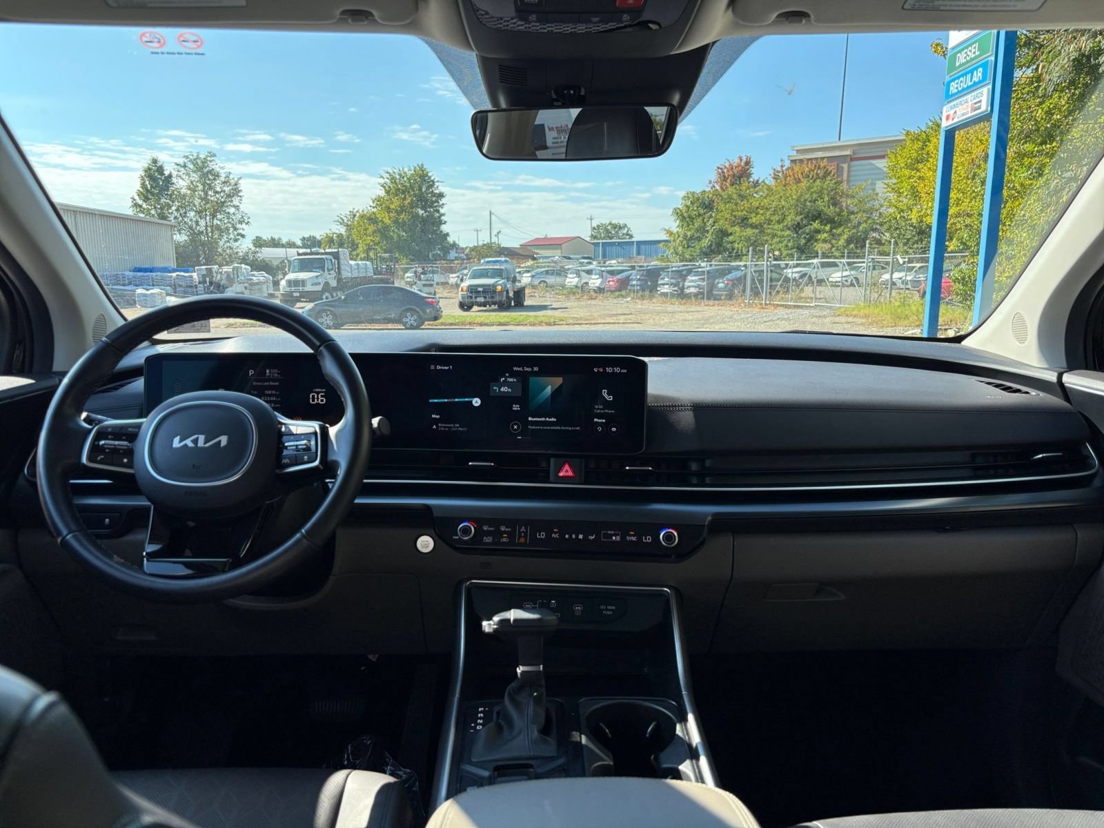 Used 2026 Kia Carnival FWD image 35