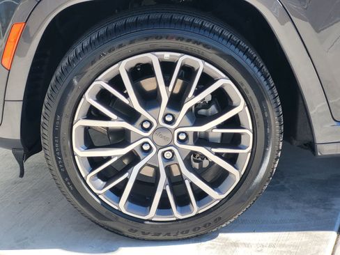 Used 2026 Jeep Grand Cherokee L Summit AWD/4WD image 9