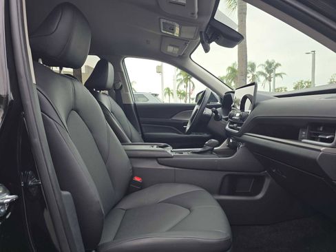 Certified 2025 Toyota Grand Highlander FWD image 10