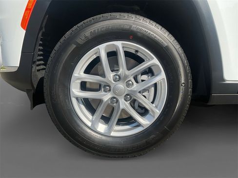 New 2025 Jeep Grand Cherokee L Laredo w/ Luxury Tech Group I image 16