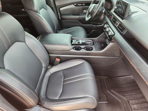 Used 2023 Honda Pilot TrailSport image 17