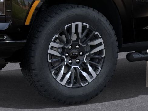 New 2026 Chevrolet Suburban Z71 w/ Comfort Package AWD/4WD image 9