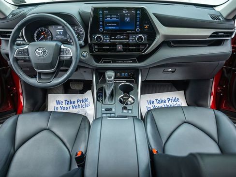 Used 2022 Toyota Highlander XLE AWD/4WD image 20