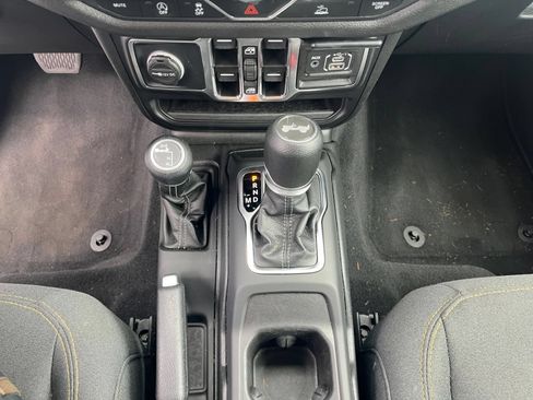 Used 2025 Jeep Wrangler Unlimited Sport AWD/4WD image 40