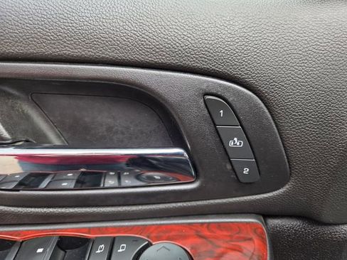 Used 2013 Cadillac Escalade Premium image 14