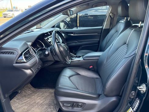 Used 2019 Toyota Camry SE FWD image 7