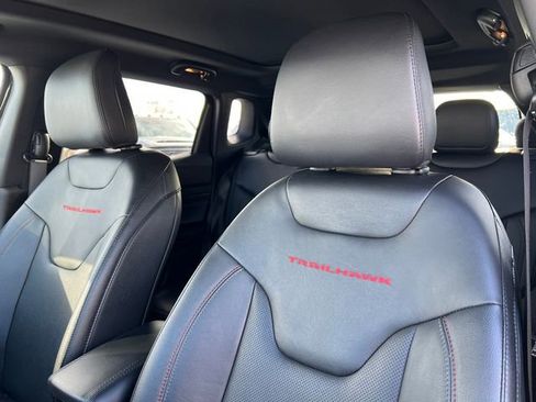 Used 2025 Jeep Compass Trailhawk w/ Trailhawk Elite Group image 16