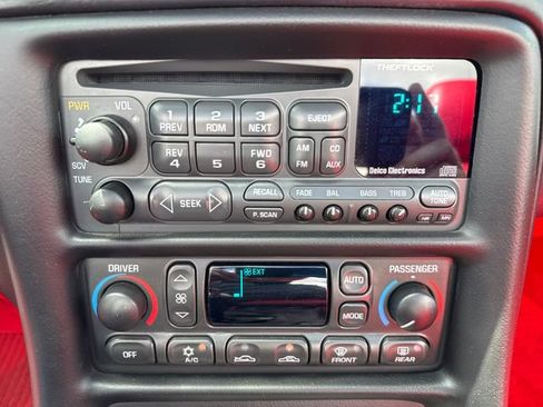 Used 2004 Chevrolet Corvette Convertible w/ Preferred Equipment Group RWD image 24
