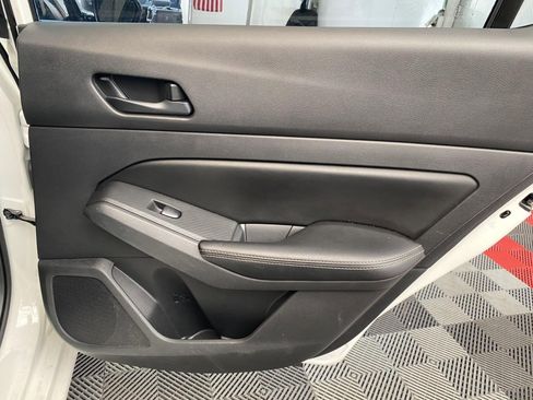 Used 2024 Nissan Altima 2.5 SV FWD image 9