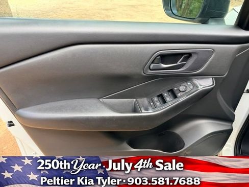 Used 2024 Nissan Rogue S FWD image 10
