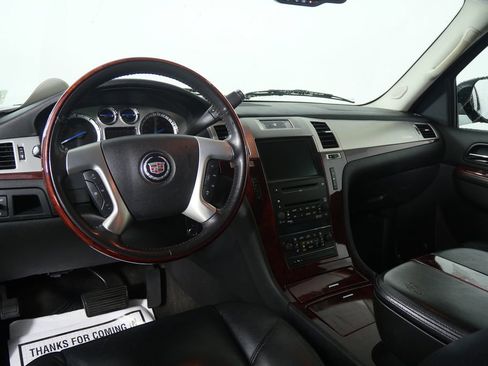 Used 2010 Cadillac Escalade AWD image 18