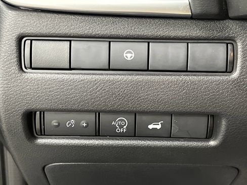 Used 2024 Nissan Rogue SL AWD/4WD image 45