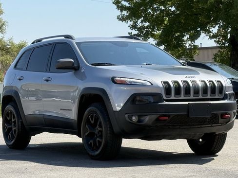 Used 2017 Jeep Cherokee Trailhawk w/ Comfort & Convenience Group image 8