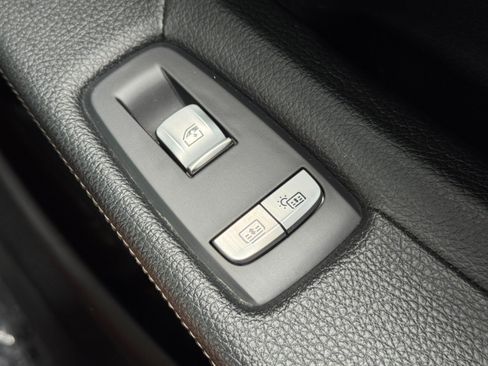Used 2022 BMW 740i w/ M Sport Package RWD image 40