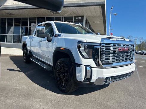 Used 2026 GMC Sierra 2500 Denali AWD/4WD image 2