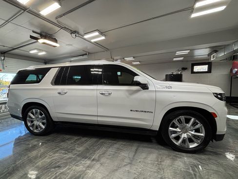 Used 2021 Chevrolet Suburban High Country image 14