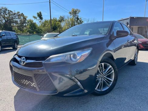 Used 2016 Toyota Camry SE image 1