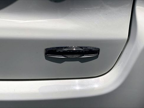 Used 2018 Jeep Compass Latitude w/ Popular Equipment Group FWD image 10