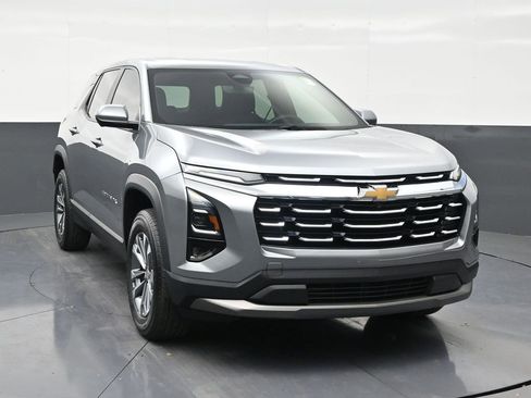 Used 2025 Chevrolet Equinox LT w/ Safety and Technology Package image 7