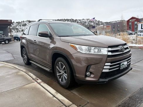 Used 2018 Toyota Highlander XLE image 11