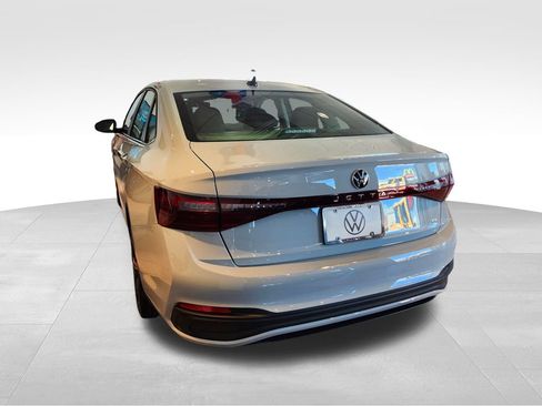 New 2025 Volkswagen Jetta SE image 4