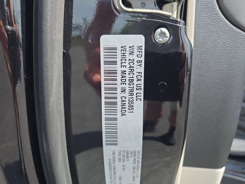 Used 2024 Chrysler Pacifica Touring-L FWD image 30