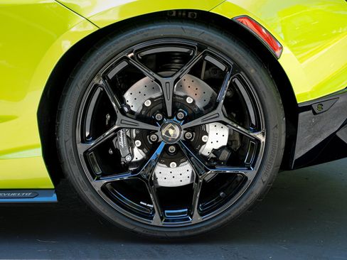 Used 2025 Lamborghini Revuelto AWD/4WD image 25