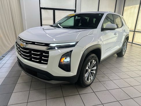 Used 2025 Chevrolet Equinox LT AWD/4WD image 11