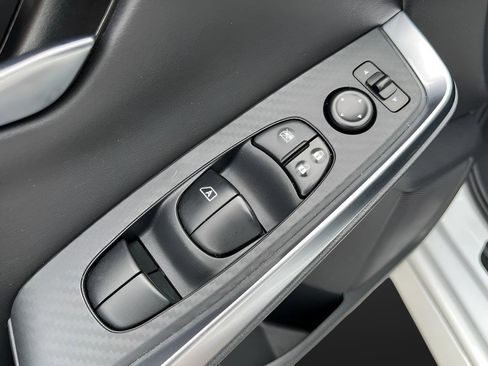 Used 2022 Nissan Sentra SR w/ Lighting Package FWD image 11