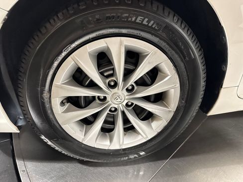 Used 2015 Toyota Camry LE FWD image 4