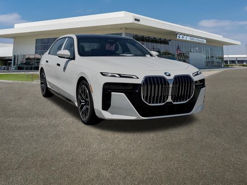 New 2026 BMW 740i RWD image 2