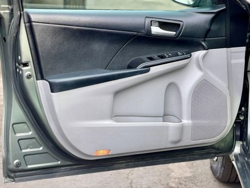 Used 2012 Toyota Camry LE image 10