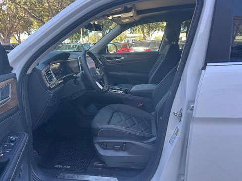 New 2026 Volkswagen Atlas SE image 9