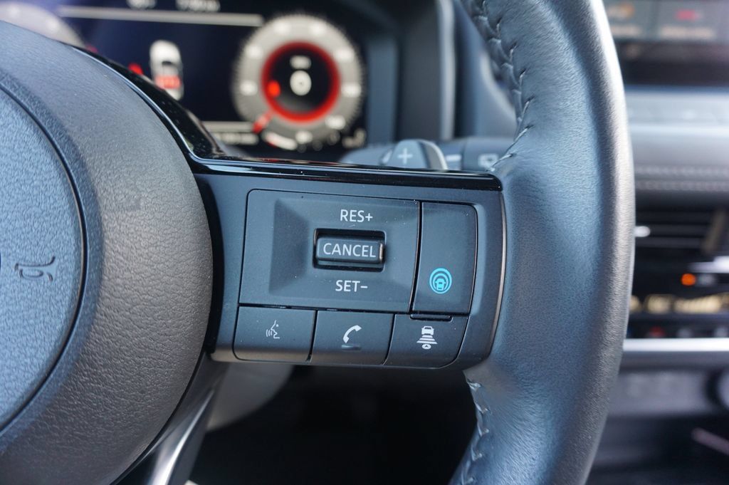 Used 2024 Nissan Rogue SL w/ SL Premium Package FWD image 9