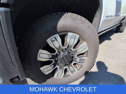 Used 2025 GMC Sierra 2500 Denali w/ Denali Reserve Package AWD/4WD image 7