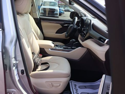 Used 2020 Toyota Highlander Limited AWD/4WD image 25