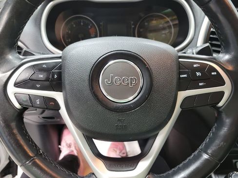 Used 2018 Jeep Cherokee Latitude Plus image 29