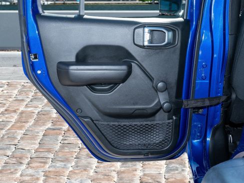 Used 2018 Jeep Wrangler Unlimited Sport image 9