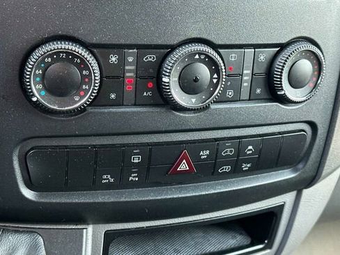 Used 2016 Mercedes-Benz Sprinter 2500 image 23