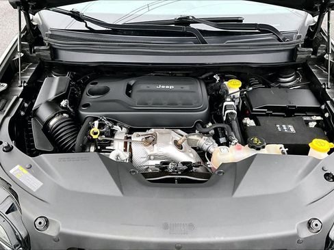 Used 2022 Jeep Cherokee Latitude Lux w/ Sun & Sound Group image 9