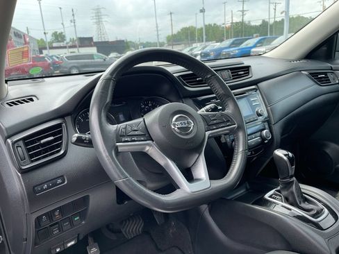 Used 2017 Nissan Rogue SV AWD/4WD image 19