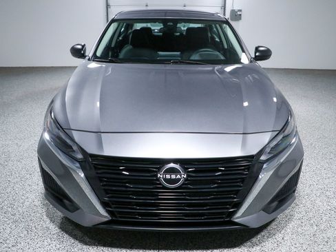 Used 2024 Nissan Altima 2.5 SV FWD image 4