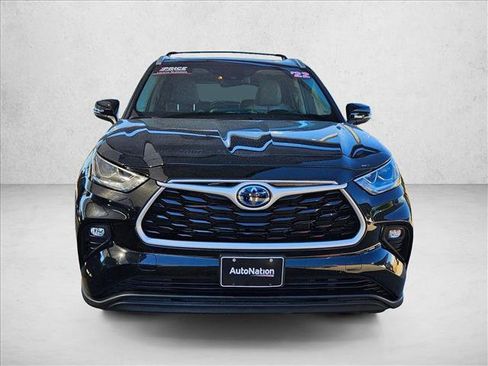 Used 2022 Toyota Highlander Bronze Edition image 2