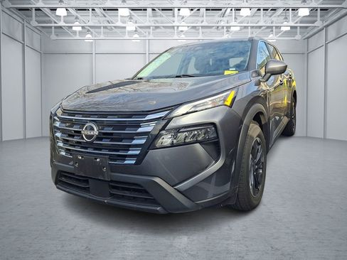 Used 2024 Nissan Rogue SV image 1
