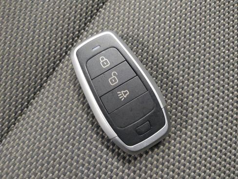 Used 2023 Chevrolet Traverse LT FWD image 27
