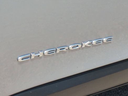 Used 2020 Jeep Cherokee Limited w/ Trailer Tow Group AWD/4WD image 13