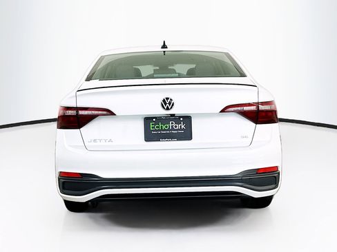 Used 2024 Volkswagen Jetta SE w/ Panoramic Sunroof Package FWD image 7
