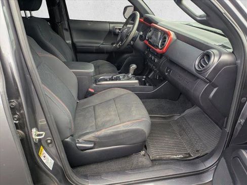 Used 2017 Toyota Tacoma TRD Off-Road image 19