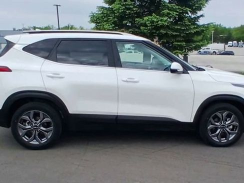 Certified 2024 Kia Seltos S FWD image 3